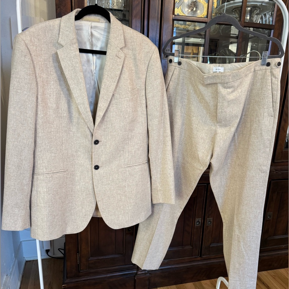 Classic Reiss Men’s Suit